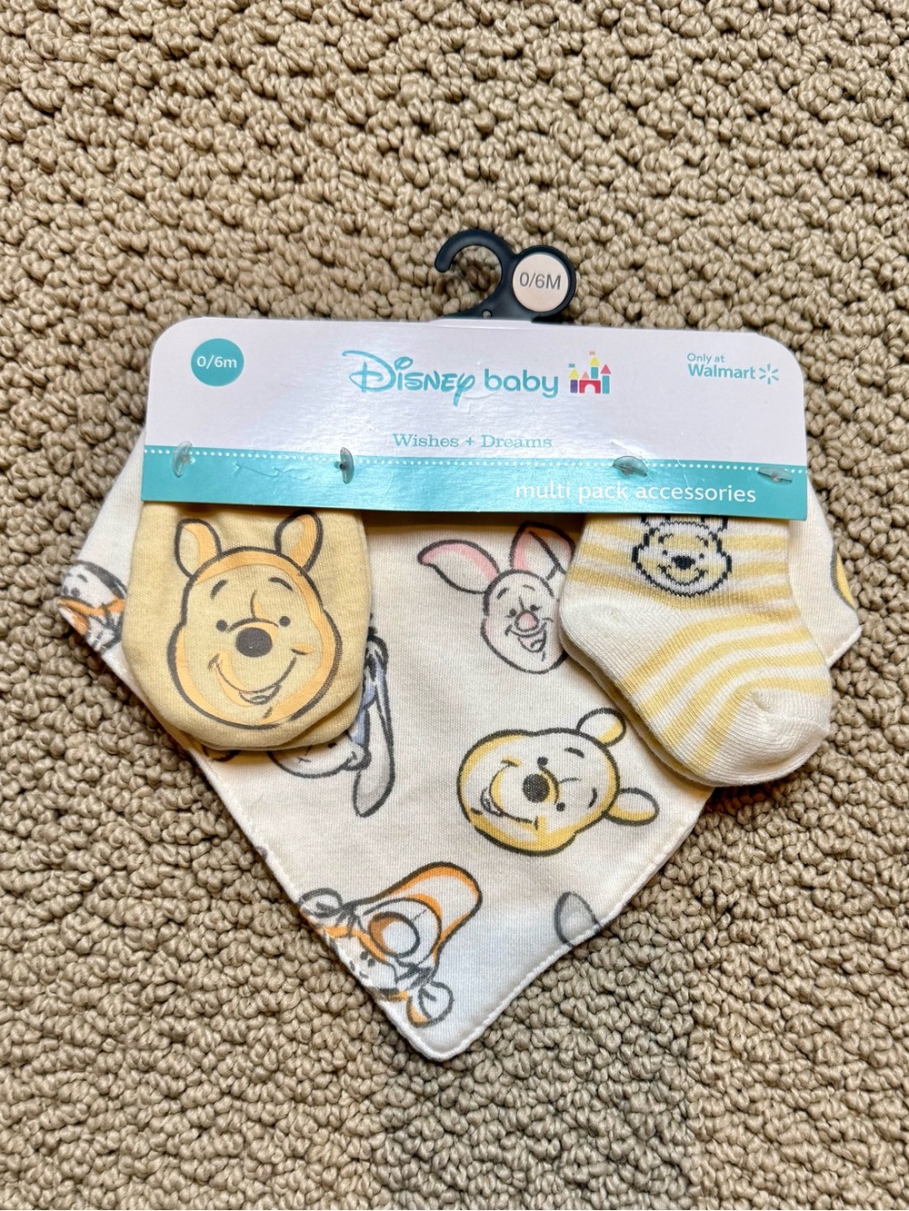 *NWT* Disney Baby Winnie the Pooh Bib, Socks, and Mittens Set, Size 0/6M